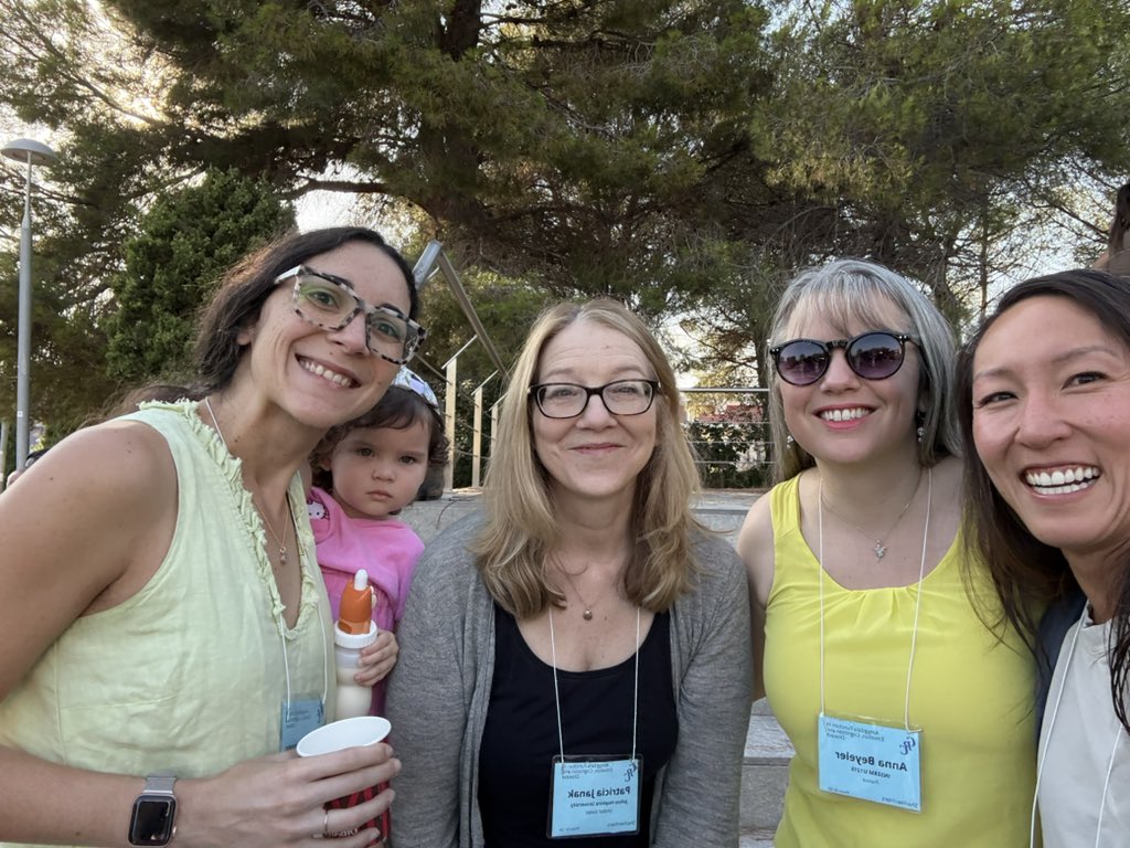 kaymtye's tweet image. Enjoyed the #AmygdalaGRC in Barcelona so much. Got to spend quality time with my scientific lineage (and their biological lineages too!)🥰