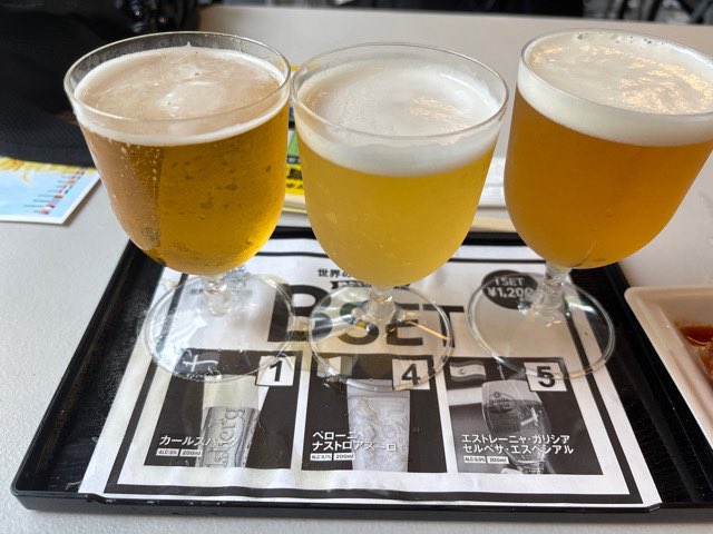 keik2009's tweet image. すみません、平日の昼から飲んでます😅
布袋のピリ辛ザンギは思ったより大きくて食いでがありました。
じゃがバター、焼きとうもろしも初めて買ったけど旨かった😋