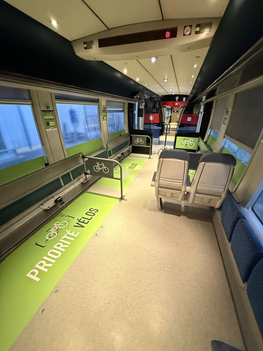 Mise à jour, c’est une rame spécial vélos !