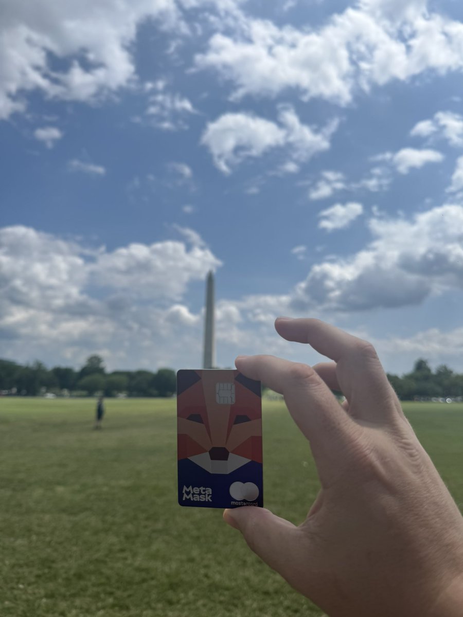 RedoudouM's tweet image. Today the genius act passed Congress. Before leaving DC I took a moment to take photo for my friends at @LineaBuild and @MetaMask