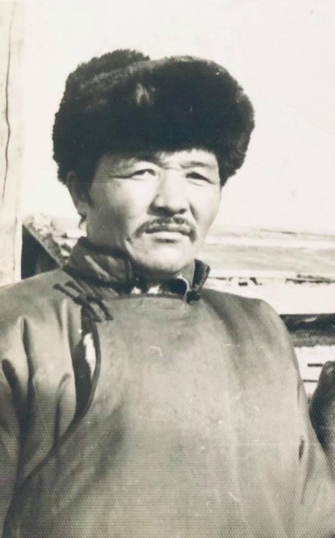 🇲🇳Монгол Улсад автотээврийн салбар үүсэж хөгжсөний түүхт 100 жилийн ойн баярын мэндийг үе үеийн нийт тээвэрчдэдээ өргөн дэвшүүлье!

Миний аав Дархан хотын Тэжээл тээврийн 26-р авто бааз, Үйлдвэр дундын автобааз, Цементийн завод зэрэгт насаараа тээврийн жолооч хийн биднийг өсгөж