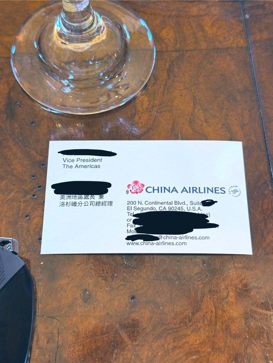RetonKao's tweet image. 今晚好友聚餐,華航的美洲處長也到他們家作客,交換了對台美航線發展的心得與意見,收穫良多。比較特別的是他的車牌是 CI888 華航發發發,然後還有「❤️ FLY CHINA AIRLINES」的車牌框,真的是華航在美國的最佳代言人!