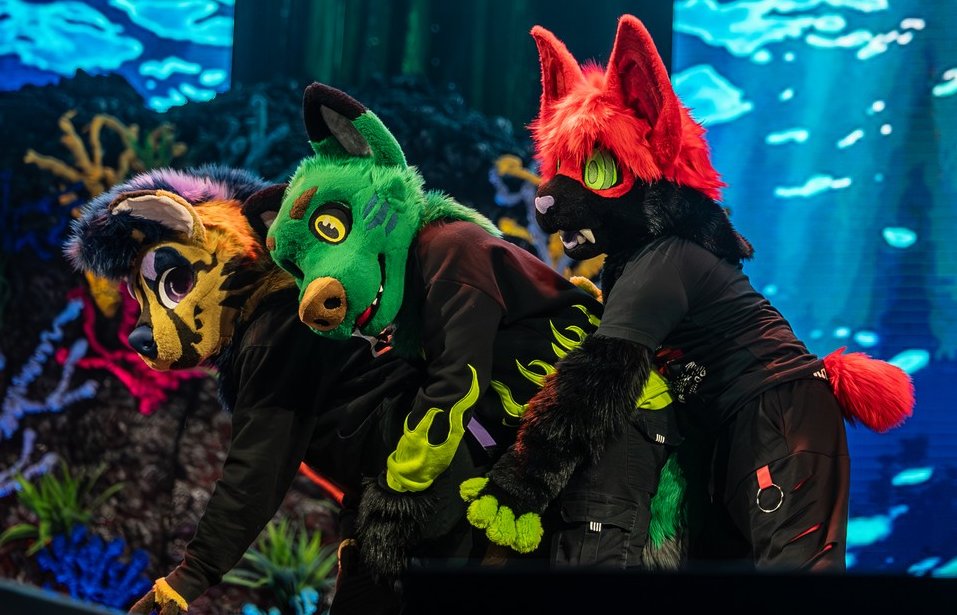 Happy #FursuitFriday peeps!! 💚

POV you got freaky on the Anthrocon dance comp stage :)

Hope y'all have a good weekend! ✨