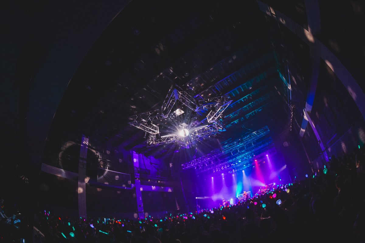 MUSIC_ON_TV_PR's tweet image. [🎁]
サイン入りA3ポスター
プレゼント画像公開
╭━━━╮
#ファンクザウルス
ツアーファイナル
╰ｖ━━╯
#スガシカオ による
パーティーファンク集団🦖
最新ツアーより
6/13開催CLUB CITTA&apos;公演を
#独占放送🎤

📅7/28(月)22:00～
📱スマホ視聴可
🔗m-on.jp/info/news-topi…