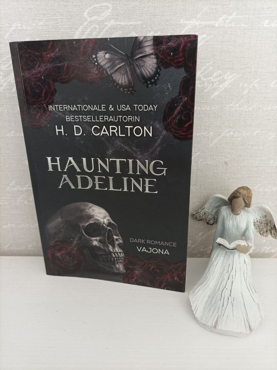 [Eigenes Exemplar]

Heute habe ich den ersten Teil von Adeline &amp; Zade für Euch als Rezension: 

buchspinat.de/2025/07/15/rez…

#hauntingadeline von #hdcarlton hat mich leider nicht so überzeugt, wie erhofft. Ob ich Band 2 eine Chance gebe, weiß ich gerade nicht. 

#vajona #DarkRomance