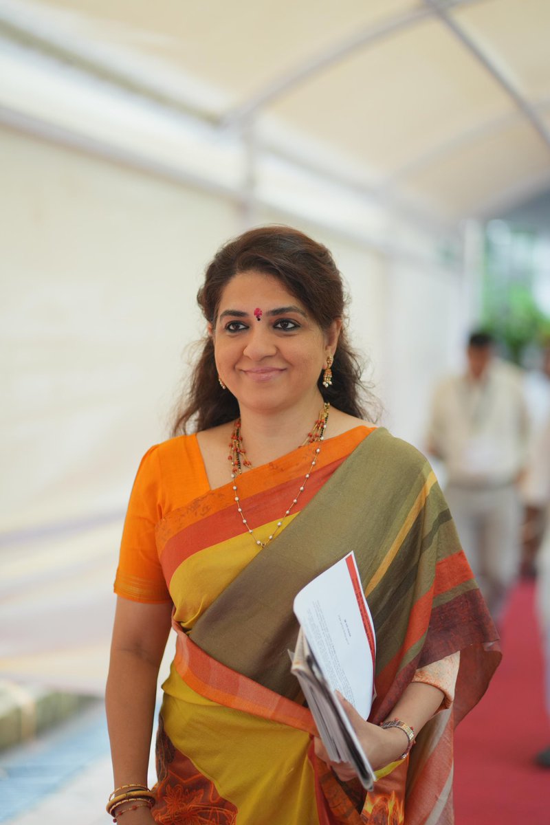 ShainaNC's tweet image. Visited vidhan bhawan on the last day of the monsoon #AssemblySession , high expectations from our elected representatives , as a citizen of mumbai i am championing the cause of our special children with Down syndrome , hope our demands are met with as @Shivsenaofc has requested