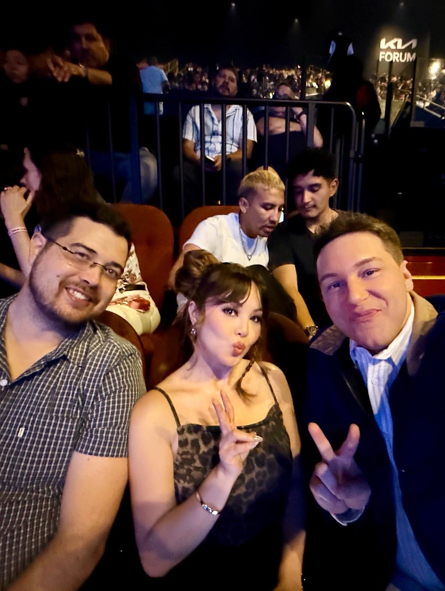 ChrisTrondsen's tweet image. More Katy Perry concert photos with @AnnaMariaPdT! @katyperry #KatyPerry