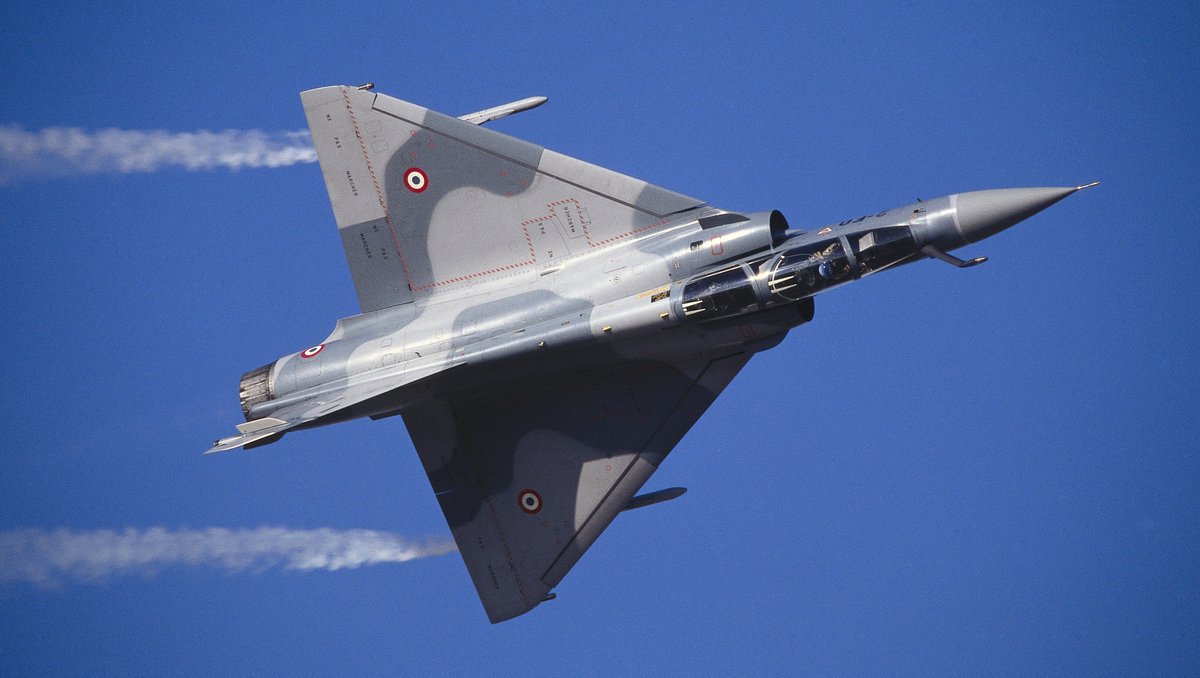RealAirPower1's tweet image. It may not look the part, but in the right hands, the Mirage 2000 can be a crazy knife-fighter. Instantaneous turn rate of up to 30°/sec, roll rate of 270°/sec, and the ability to override limits to pull 13.5g in a pinch. It may bleed speed, but it will out-turn you while doing…