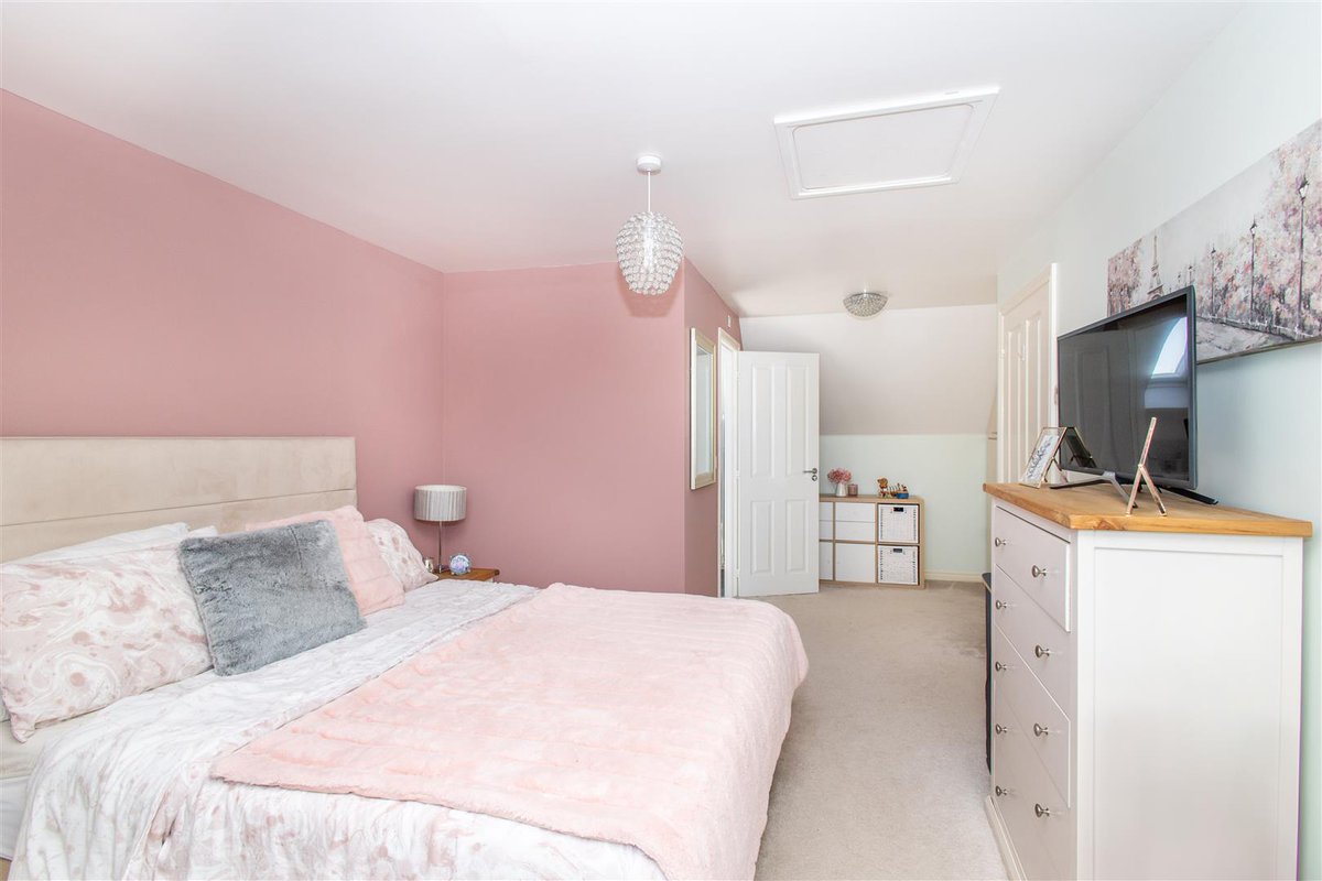 ✨Property of the Week✨

This fantastic property features a open-plan kitchen including bi-fold doors to the rear garden.

🛏️3 Bedrooms
🏘️3 Floors
🚗Ample Parking
👕En-Suite and Dressing Room

Contact our Garforth team today
emsleysestateagents.co.uk/property-detai…