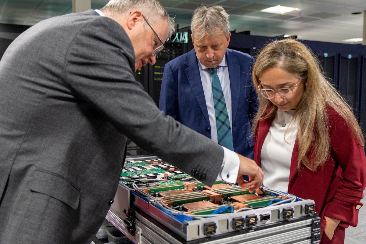 SciTechgovuk's tweet image. Edinburgh will soon host the next national supercomputer as part of the Compute Roadmap.
This means:
🏢 More jobs
💸 More investment
🔬 World leading science
@FeryalClark visited the @EPCCed where it will be based.