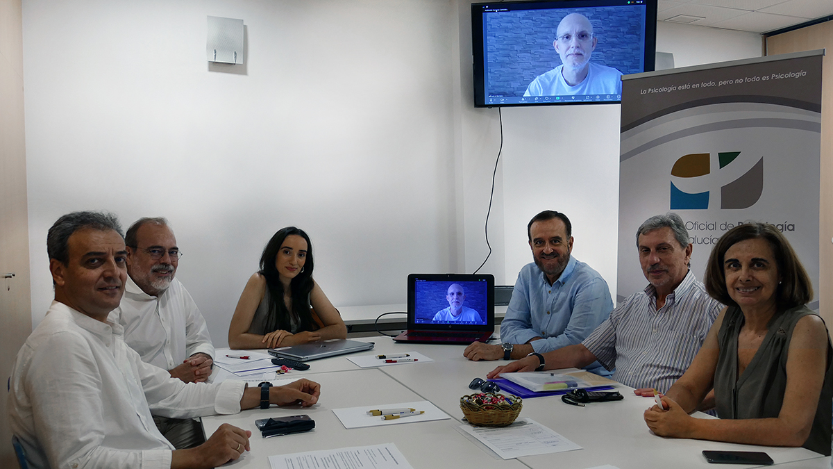 📸 El Comité Editorial de nuestra revista #APUNTESdePSICOLOGÍA se ha reunido para balance y fijar próximos objetivos. Les ha acompañado el decano de <a href="/COP_AO/">Ψ Psicología Andalucía Occidental Colegio Oficial</a>.
✔️ Revista del COP-AO coeditada por <a href="/univcadiz/">Universidad de Cádiz</a> <a href="/Univcordoba/">Universidad Córdoba</a>  <a href="/UniHuelva/">Universidad de Huelva</a> y <a href="/unisevilla/">Universidad de Sevilla</a> 
+ℹ️👇
l.copao.es/reunioneditori…