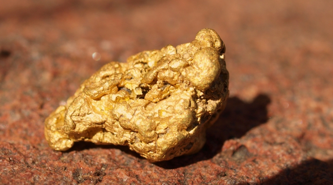 SudanTribune_EN's tweet image. Sudan's gold production surged to 64 tonnes in 2024, up 53% from 41.8 tonnes in 2022, generating $1.57 billion in legal export revenues for the conflict-torn nation's struggling economy, state-owned Sudanese Mineral Resources Company (SMRC) said.
sudantribune.com/article302984/