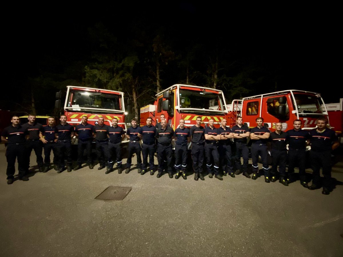 Sapeurs-pompiers de l'Isère - SDIS38 (@sdis38) on Twitter photo #feuxdeforet | 🔥🌳
Tôt ce matin, 20 sapeurs-pompiers ont quitté l’Isère avec 6 engins pour appuyer les secours déjà en place sur le feu de Martigues dans les Bouches-du-Rhône. 
Ils rejoignent la colonne Sud-Est « Charlie » avec le @sdis42officiel et le <a href="/SDIS_74/">SDIS 74</a>. #feuxdeforet | 🔥🌳
Tôt ce matin, 20 sapeurs-pompiers ont quitté l’Isère avec 6 engins pour appuyer les secours déjà en place sur le feu de Martigues dans les Bouches-du-Rhône. 
Ils rejoignent la colonne Sud-Est « Charlie » avec le @sdis42officiel et le <a href="/SDIS_74/">SDIS 74</a>.