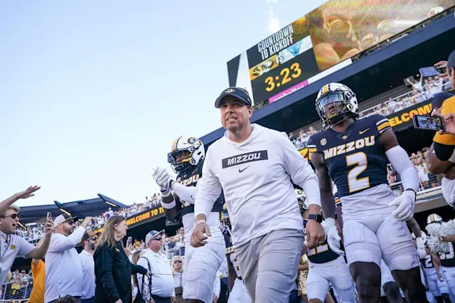 Basic_CFB's tweet image. Missouri 2025 ChatGPT Prediction:
Central Arkansas β W
Kansas β W
Louisiana β W
South Carolina β L
UMass β W
@ Alabama β L
@ Auburn β L
@ Vanderbilt β W
Texasβ―A&M β L
Mississippiβ―State β W
@ Oklahoma β L
@ Arkansas β L
Final: 6β6 (3β5 SEC)
#MIZ @MizzouFootball