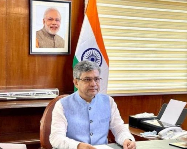 SuvenduWB's tweet image. Warm Birthday Greetings and best wishes to the esteemed Union Minister of Railways, Information & Broadcasting and Electronics & Information Technology; Shri @AshwiniVaishnaw Ji.
Under your visionary leadership, Indian Railways has witnessed remarkable modernization, making…