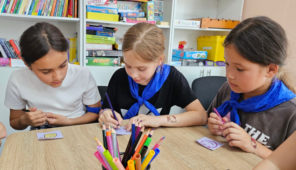 echo_Europe's tweet image. "Here, I learn to understand my emotions."
In Moldova, with EU 🇪🇺 support and @people_in_need, children who fled war in Ukraine - and those welcoming them - find healing in safe spaces🫂.
Fear becomes friendship. Trauma turns to trust.
Read the story👉bit.ly/4kAbQgG