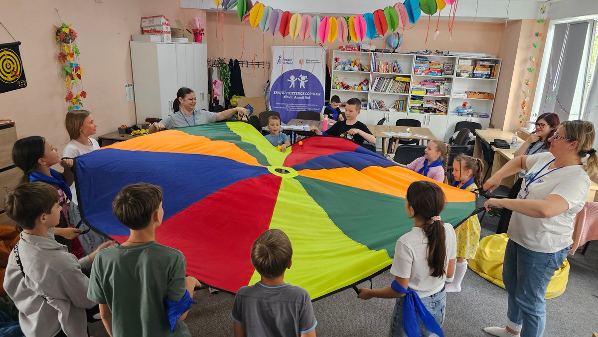 echo_Europe's tweet image. "Here, I learn to understand my emotions."
In Moldova, with EU 🇪🇺 support and @people_in_need, children who fled war in Ukraine - and those welcoming them - find healing in safe spaces🫂.
Fear becomes friendship. Trauma turns to trust.
Read the story👉bit.ly/4kAbQgG
