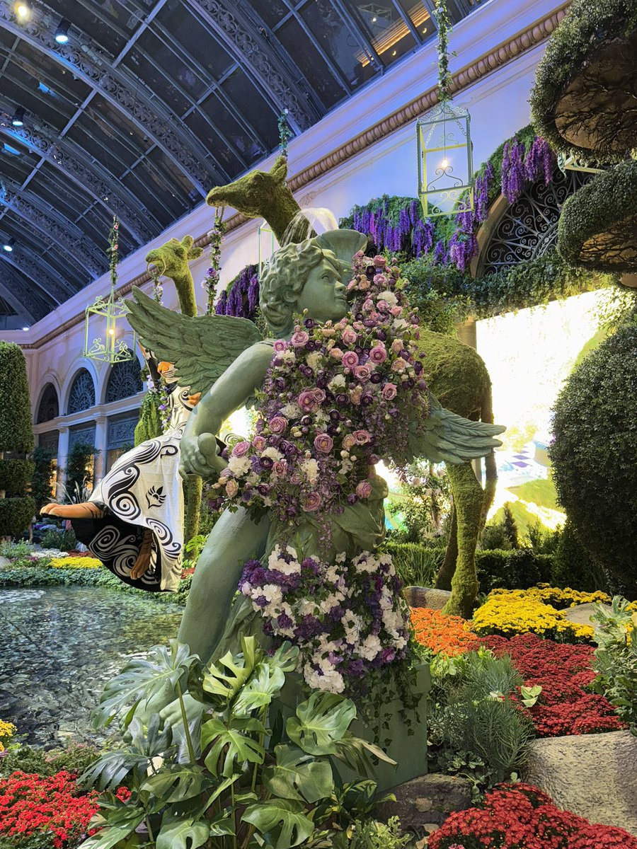 stevenartpop's tweet image. the bellagio is giving MAYHEM opera house!