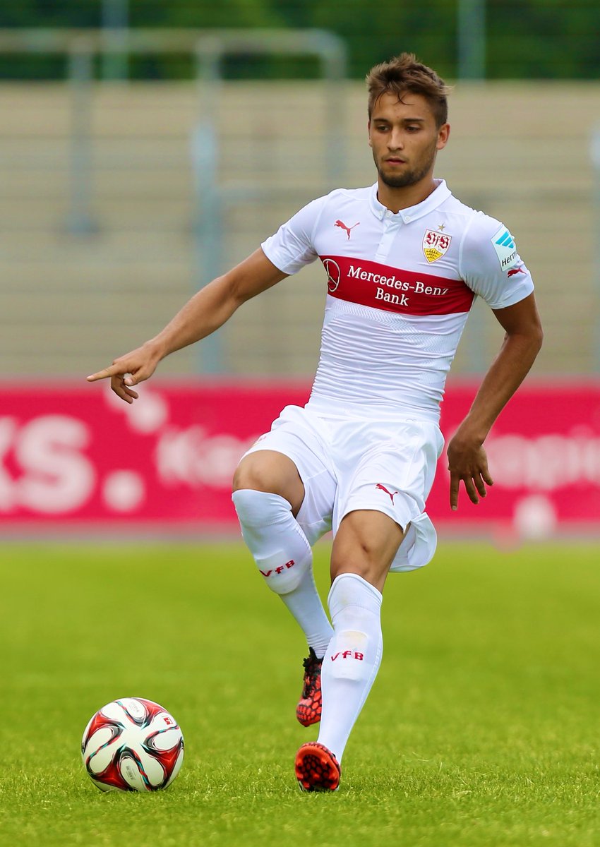 VfBSTR's tweet image. VfB-Spieler des Tages: Moritz Leitner 🇩🇪
📍: Zentrales Mittelfeld
🗓️: von 07/13 bis 07/15
⚽️: 45 Spiele (VfB | VfB II)
🎯: 2 Tor - 4 Vorlagen
Transfer
➡️: Borussia Dortmund 🇩🇪
💶: 500 Tsd. Leihgebühr
⬅️: Borussia Dortmund 🇩🇪
💶: Leihende