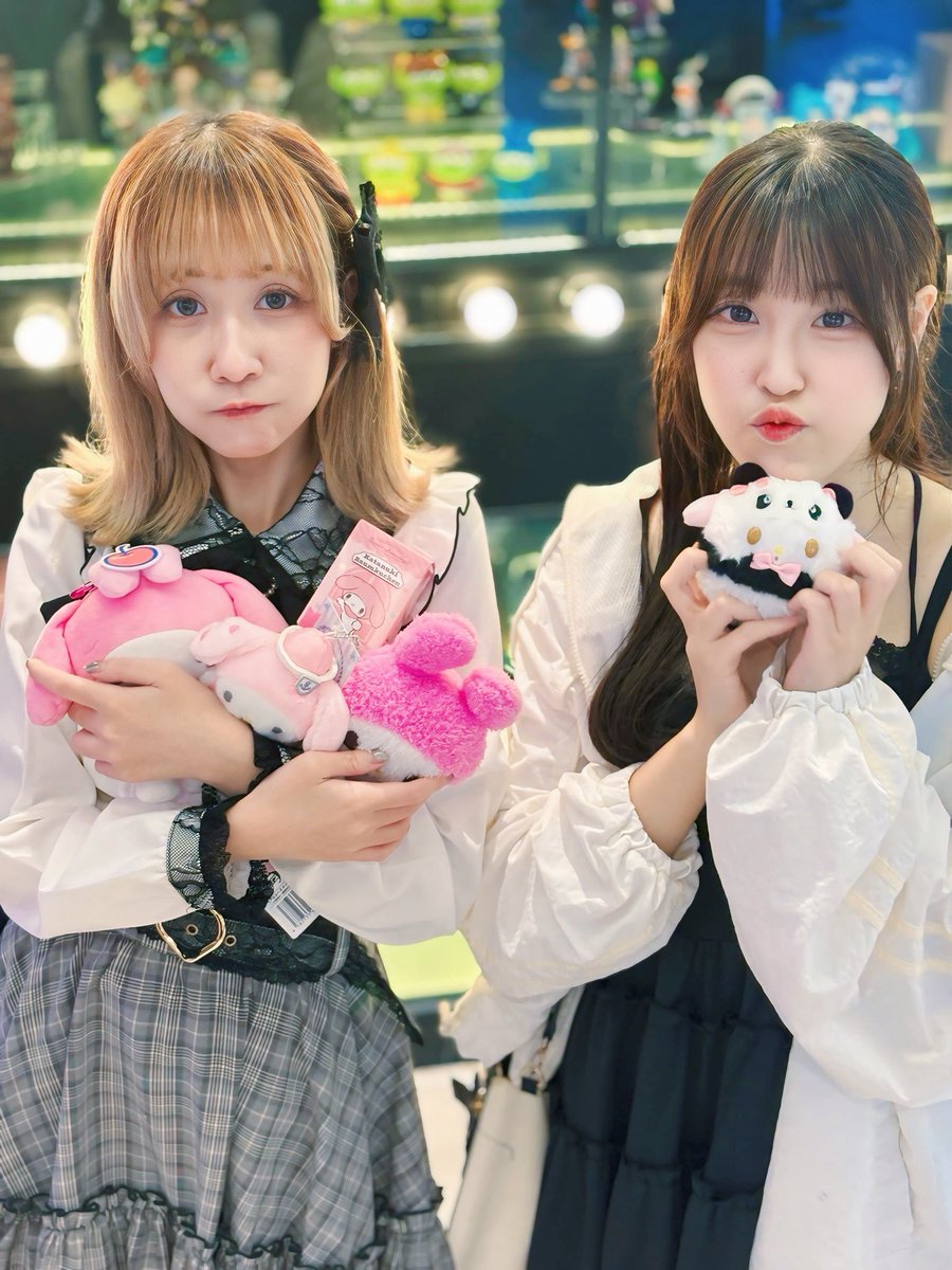 Be158TH's tweet photo. 🎙️ โยอะโซบิ กับแก๊ง ยายอะโซบุ 👵🏻
Chiyu & Erin 🍞👼🏻 Stellagrima*
『YOASOBI the Movie 5th ANNIVERSARY DOME LIVE 2024 “Surrealism”』
#DEXfilms #DEX #JapanAnimeMovieThailand #JAM #JAMNIMEMATSURI2025 #JAMNIME #YOASOBI #YOASOBITH #YOASOBITHEMOVIETH #SurrealismTH https://t.co/bUiAvHMtna