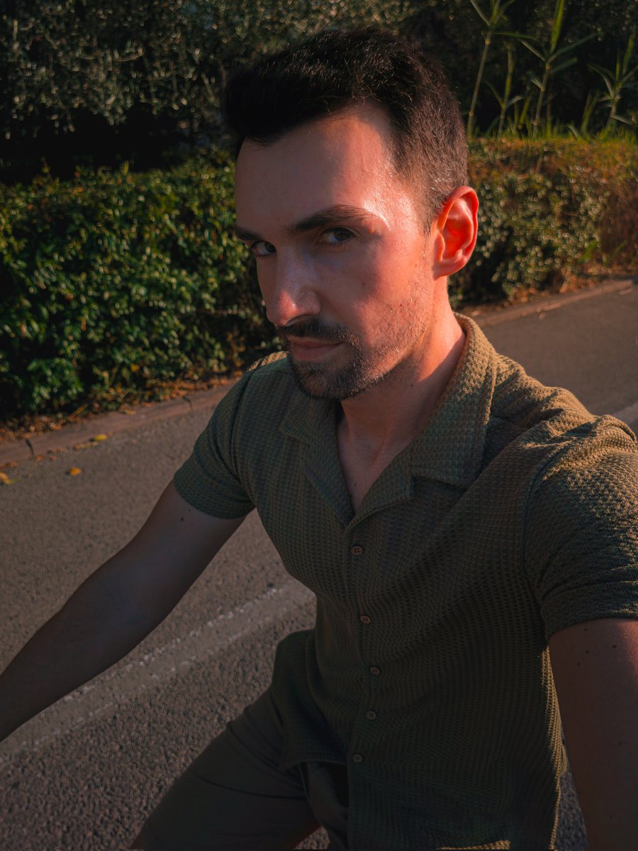 GiglioMattia's tweet image. Being able to edit pictures while still riding a bike it's crazy. This tells you how easy lightroom mobile is.
24mp mode expertraw
Samsung Galaxy S25 Ultra Edited In Lightroom #ShotOnSnapdragon #withGalaxy