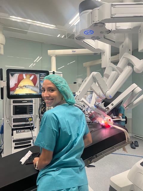 simclinicbcn's tweet photo. Nuestros residentes de #urología entrenan en #simuladores avanzados para dominar los pasos de la prostatectomía radical robótica.
📸 @mireiamusquera
#CLÍNIC #SomCLÍNIC #SIMCLINIC #formación #simulación https://t.co/TItqKW0L43