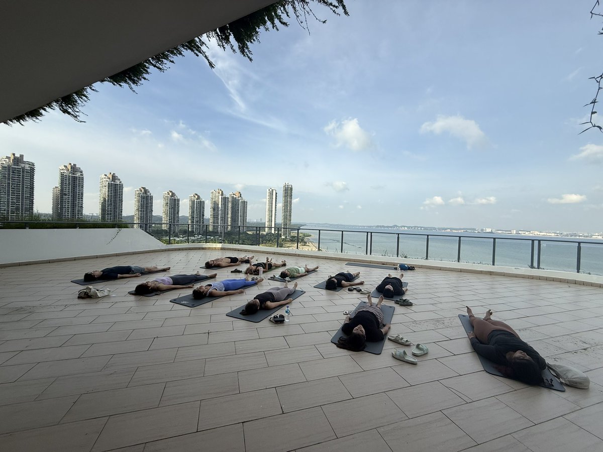 dawninthewild's tweet image. Back at the yoga teaching game with stellar views at Network School :)