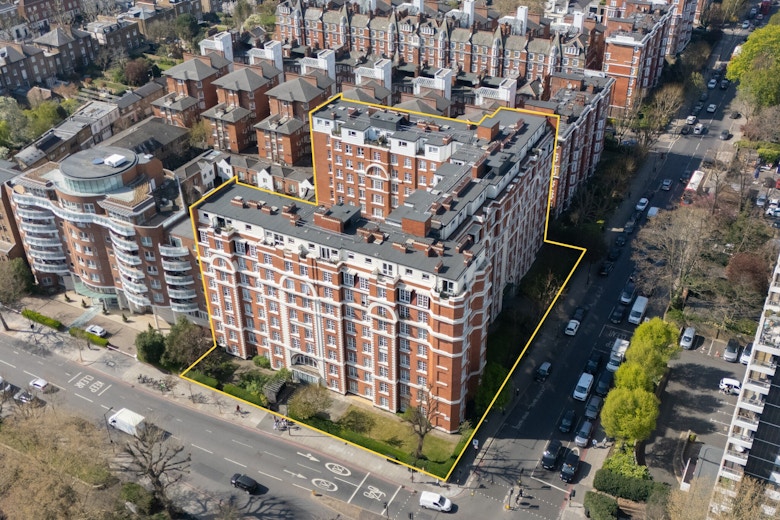 Huge St John’s Wood apartment block heads to auction: 157-unit freehold building just around the corner from Lord's will be going under the hammer next week. dlvr.it/TLzXmb