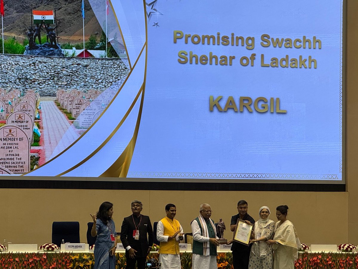 airnewskargil's tweet photo. Kargil bags “Promising Swachh Shehar of Ladakh” award under #SwachhSurvekshan 2024-25!
Director ULB Ladakh Moses Kunzaes &amp; EO @KargilMunicipal Arifa Iqbal Khan received the award in New Delhi 
#SwachhBharat #CleanLadakh

@prasarbharti @airnewsalerts @DDNewslive @DIPR_Kargil https://t.co/NEWvJAaHFn