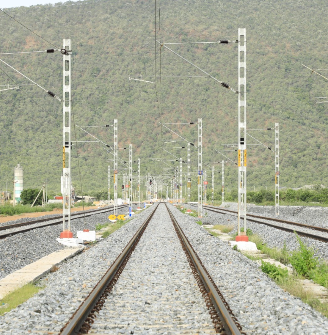 3/7 

Since 2014, over 1,300 km of new railway lines have been laid across Tamil Nadu, improving regional connectivity while enhancing passenger comfort and improving freight services.