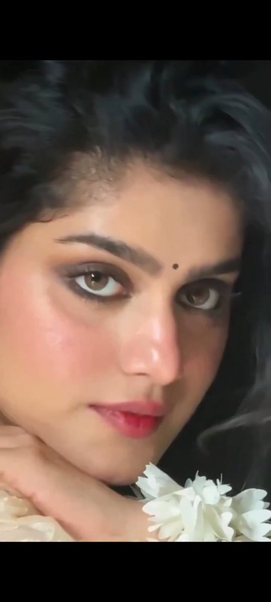 nishachauha's tweet image. तुमने देखा है सिर्फ आँखों को...
तुमने आँखों में कहाँ देखा है...