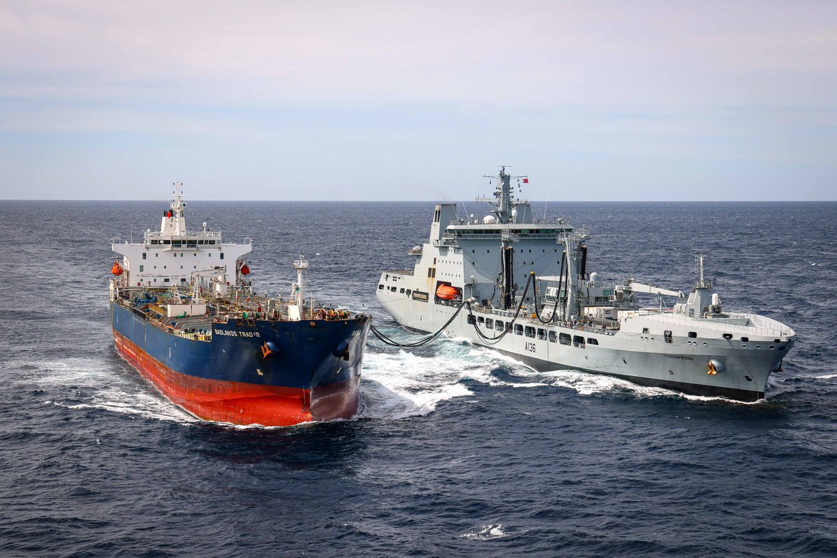 COMUKCSG's tweet image. US Tanker MT Badlands Trader conducted a RAS with @RFATidespring during #TalismanSabre25, transferring 6,000 cubic meters of fuel - enough to fill around 120,000 family cars! โฝ๏ธ๐
Sustaining endurance at sea. UK #CSG25 is mission ready.
๐ฌ๐ง๐บ๐ธ
#OpHighmast #TS25