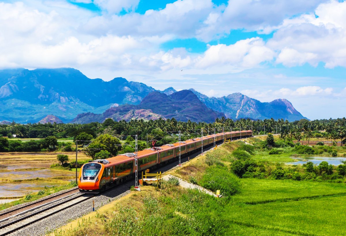 4/7

8 #VandeBharat trains are now running in Tamil Nadu, connecting 19 districts with enhanced speed and comfort. Additionally, 1 Amrit Bharat Express further boosts rail connectivity, bringing modern and efficient travel to more parts of the state.