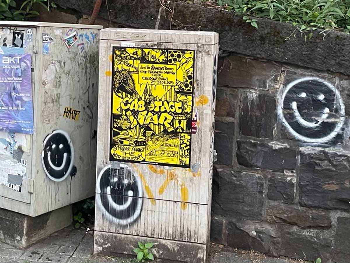 REntwaffnen's tweet image. Auch das "Anarchist Barrio" hat in Köln mit der Mobi zum #RheinmetallEntwaffnen-Camp begonnen.
Hier berichten sie über das erste offene Treffen und eine Plakatierung; und warum sie gemeinsam nach #Köln mobilisieren:
de.indymedia.org/node/526091