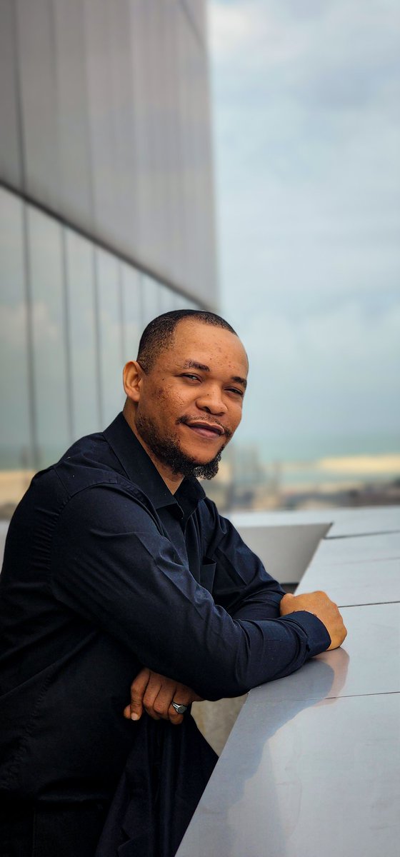 Focused. Fearless. Ready for what’s next. ✨

Headshot 📸 by PocketScapes

 #HeadshotVibes #OwnYourLook