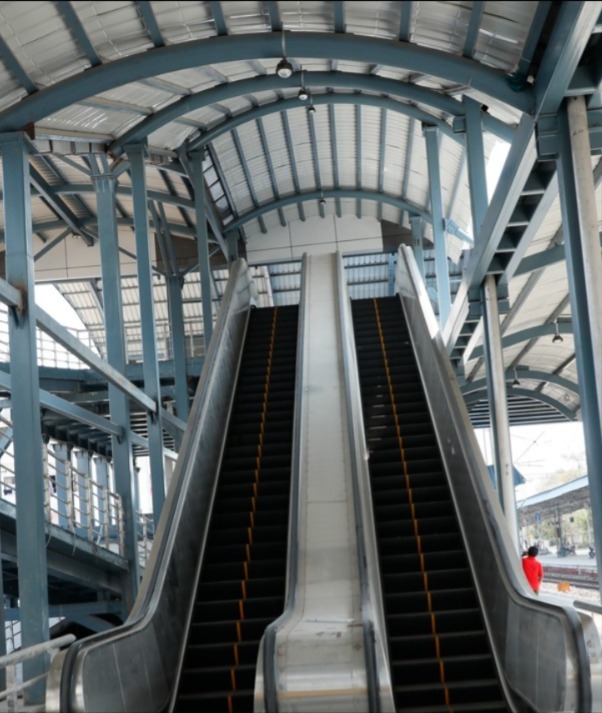 6/7

Passenger amenities have been significantly enhanced. These improvements include 98 lifts, 53 escalators and free Wi-Fi at 415 stations for better commuter convenience and promoting inclusive stations.
