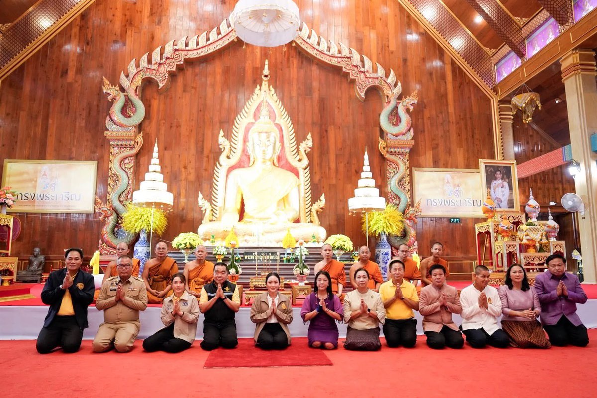 ingshin's tweet image. มาอุบลฯ วันนี้ ถือโอกาสไปกราบนมัสการพระที่วัดมหาวนาราม พระอารามหลวง ร่วมกับคณะทำงานกระทรวงวัฒนธรรม และทีมงานวัฒนธรรมจังหวัด โดยได้เยี่ยมชมชุมชนทำเทียนพรรษาที่ใช้ในงานแห่เทียนพรรษาใหญ่ของจังหวัดอุบลราชธานี ที่งดงาม วิจิตร และแสดงถึงการสืบสานวัฒนธรรมที่ยิ่งใหญ่ของคนไทย…