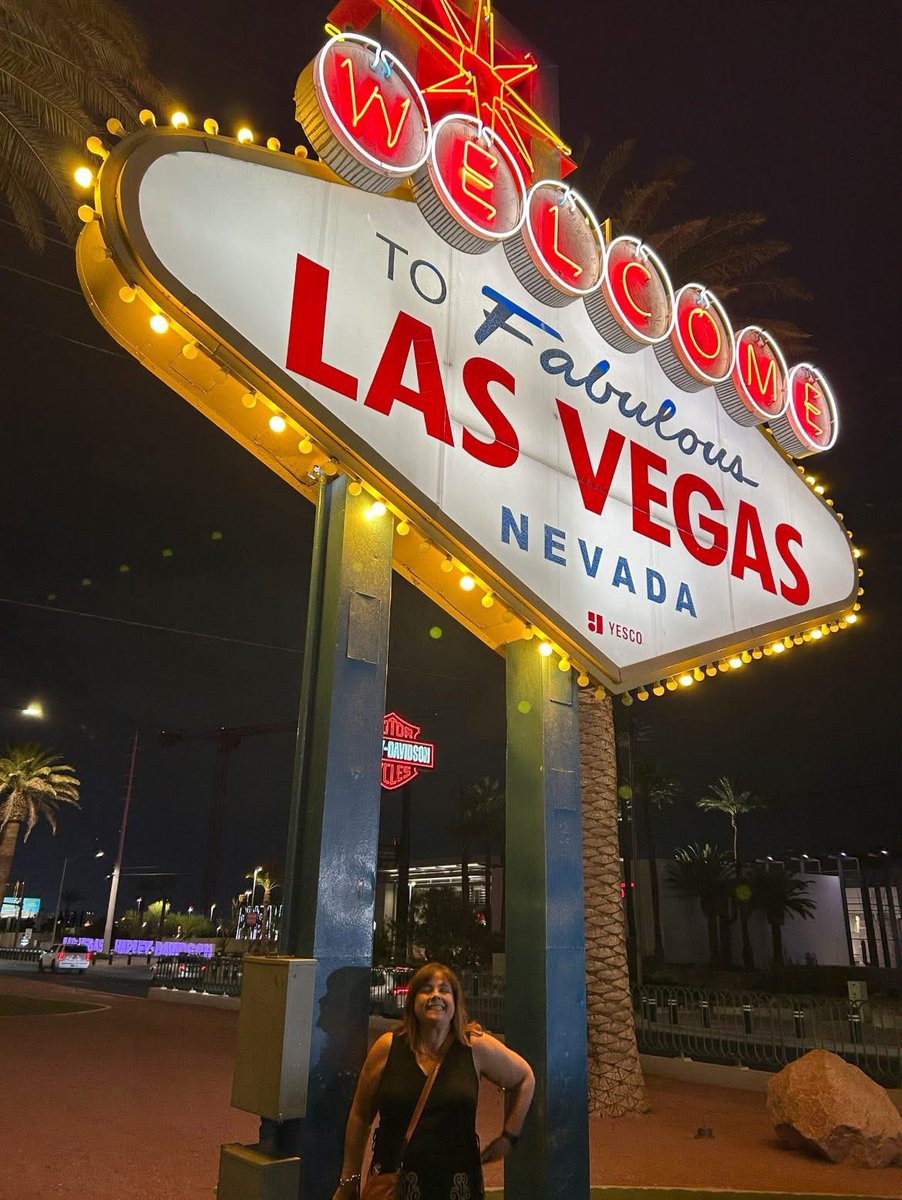 Jane_Arthur_'s tweet image. Leaving #LasVegas in the morning. My 5 words to describe Las Vegas:
🌟extravagant
🌟vast
🌟glitzy
🌟fun
🌟unforgettable
🤩☀️🍹🍸🥩🍔🌽🦀🦐🌮🦩🏛️⛲️💰🎰🍒🍍🍊🪩🎶🎤🎸🏜️🌵🌅🇺🇸❤️❤️❤️