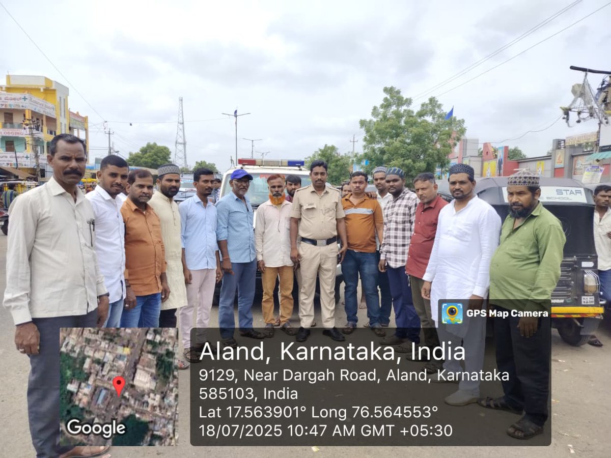 112 Kalaburagi Dist. (@112kalaburagi) on Twitter photo ಕಲಬುರಗಿ ಜಿಲ್ಲೆಯ  ಆಳಂದ್ ಪೊಲೀಸ್ ಠಾಣಾ ವ್ಯಾಪ್ತಿಯ , ಪಟ್ಟಣದ  ದರ್ಗಾಬೇಸ್ ಹತ್ತಿರ ಸಾರ್ವಜನಿಕರಿಗೆ 112 ERSS ಬಗ್ಗೆ ಜಾಗೃತಿ ಮೂಡಿಸಲಾಯಿತು , ಹಾಗೂ ಪೊಲೀಸ್ ತುರ್ತು ಸೇವೆಗಾಗಿ 112 ಗೆ ಕರೆ ಮಾಡುವಂತೆ ತಿಳಿಸಲಾಯಿತು. ಕಲಬುರಗಿ ಜಿಲ್ಲೆಯ  ಆಳಂದ್ ಪೊಲೀಸ್ ಠಾಣಾ ವ್ಯಾಪ್ತಿಯ , ಪಟ್ಟಣದ  ದರ್ಗಾಬೇಸ್ ಹತ್ತಿರ ಸಾರ್ವಜನಿಕರಿಗೆ 112 ERSS ಬಗ್ಗೆ ಜಾಗೃತಿ ಮೂಡಿಸಲಾಯಿತು , ಹಾಗೂ ಪೊಲೀಸ್ ತುರ್ತು ಸೇವೆಗಾಗಿ 112 ಗೆ ಕರೆ ಮಾಡುವಂತೆ ತಿಳಿಸಲಾಯಿತು.