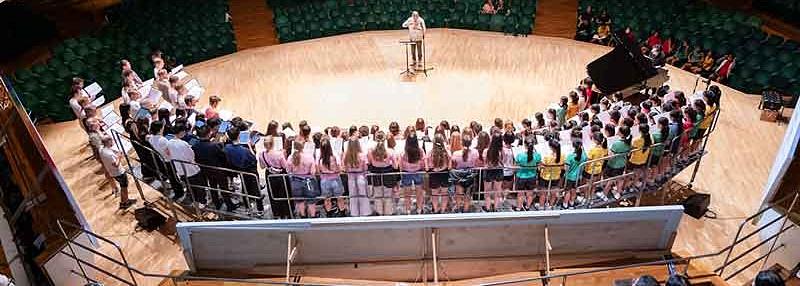 Chorallyco's tweet image. 🌍🎶 The 2025 World Choir Festival opened in Hong Kong with 4,000+ singers from over 30 countries, celebrating global unity through music. A vibrant week of performances and collaboration is underway!
chorally.co/c/performing-c…