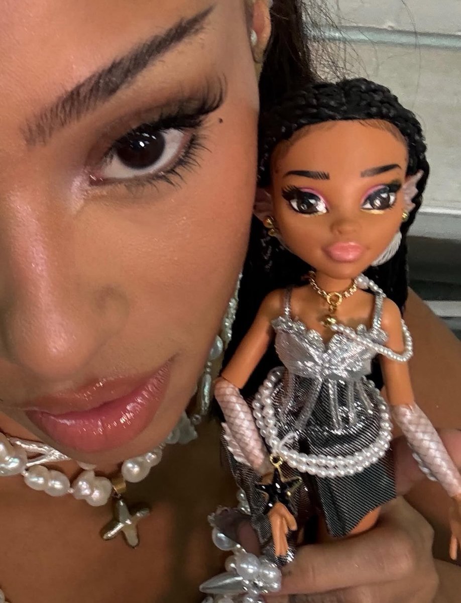 punkhrt's tweet image. LARA AND MANON WITH THEIR MONSTER HIGH DOLLS!!!