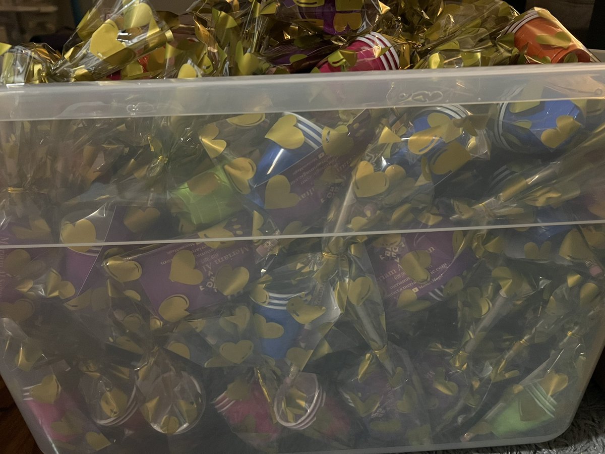 MeriamMagic's tweet image. With the help of my daughter Judy, we made a 150 goodie bags for a girls’ camp magic show, where I’ll teach the kids some simple magic they can do at the end! 
Excited to see more young girls showing interest in the art of magic!
#magic #magician #girlscamp #summercamp #magicshow