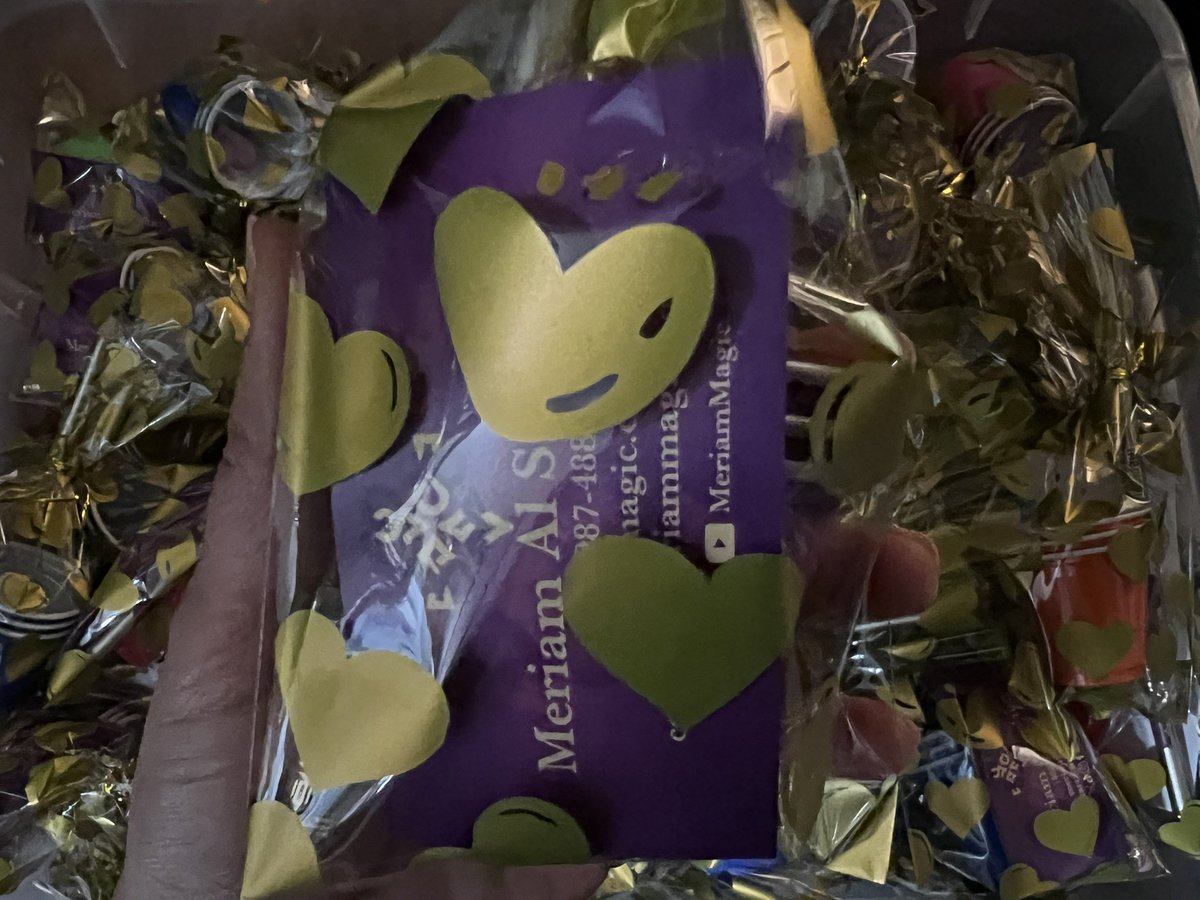 MeriamMagic's tweet image. With the help of my daughter Judy, we made a 150 goodie bags for a girls’ camp magic show, where I’ll teach the kids some simple magic they can do at the end! 
Excited to see more young girls showing interest in the art of magic!
#magic #magician #girlscamp #summercamp #magicshow