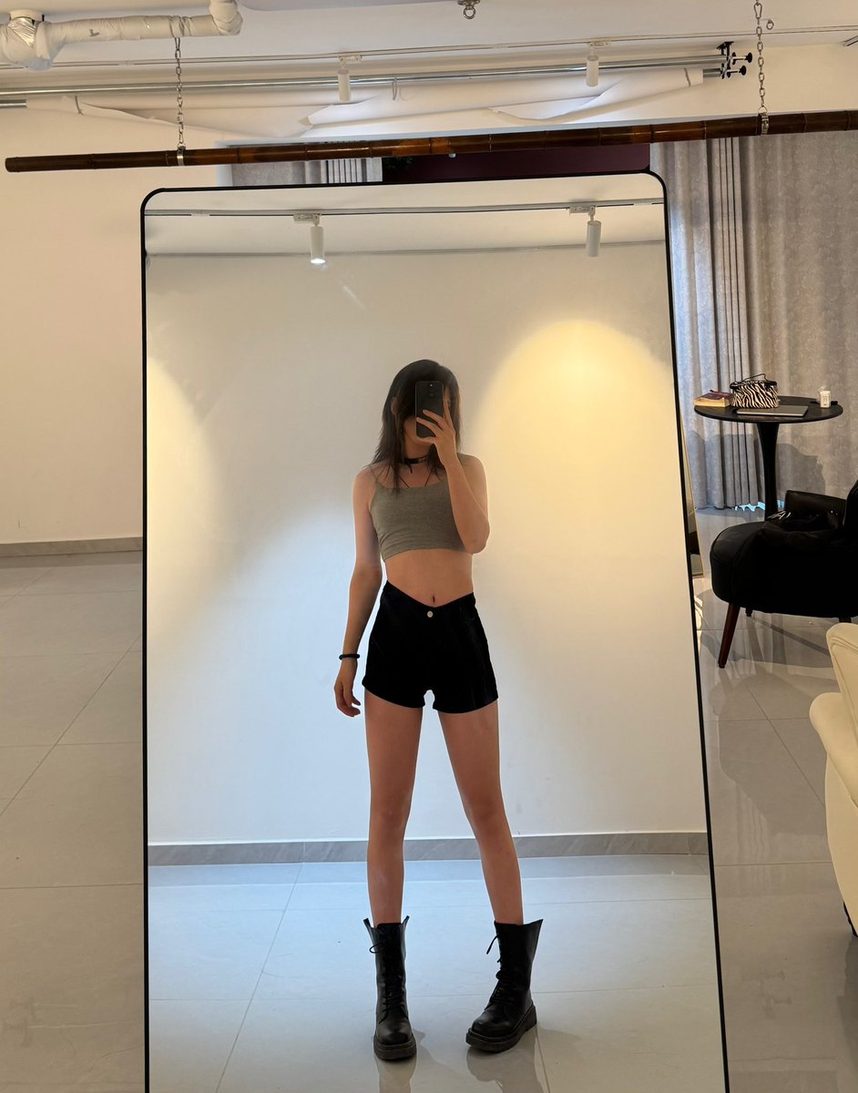 ✨Leslie tweet media