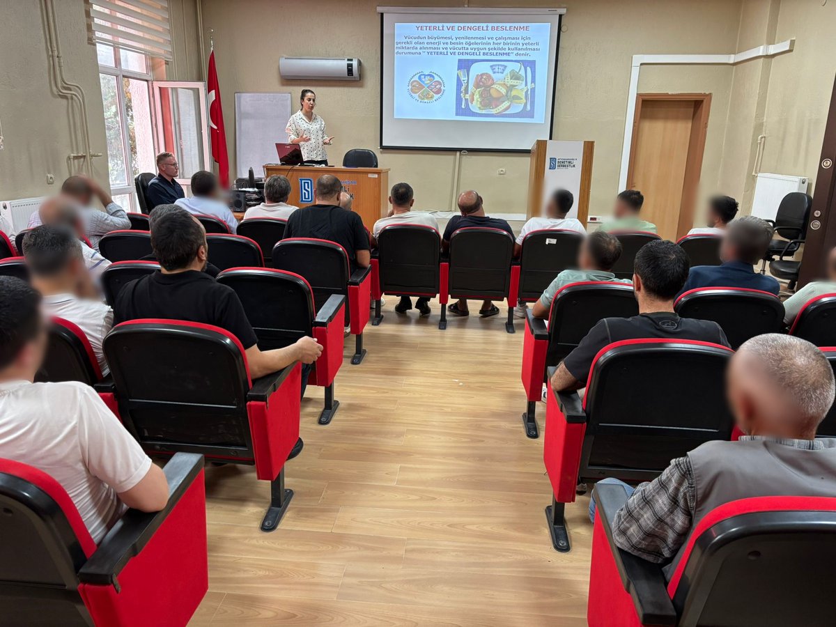 afyondsm's tweet photo. Afyonkarahisar Sağlık İl Müdürlüğü görevli Uzman Diyetisyen İpek YABUZ tarafından 46 yükümlüye Sağlıklı Beslenme konulu seminer düzenlenmiştir. https://t.co/cVBFnxzEyp