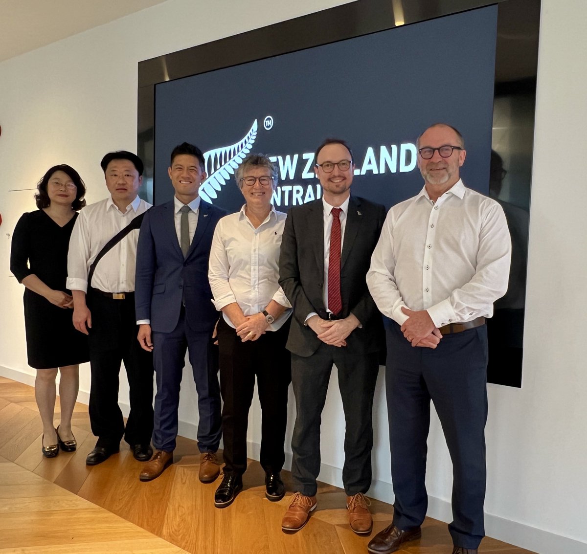 NZinShanghai 🇳🇿 (@nzinshanghai) on Twitter photo Delighted to connect with <a href="/DnCityCouncil/">Dunedin City Council</a> Chief Executive Sandy Graham at New Zealand Central in Shanghai, as part of their visit to advance #Dunedin-#Shanghai sister city cooperation across business, education, research, and culture 🇳🇿🇨🇳 #sistercities Delighted to connect with <a href="/DnCityCouncil/">Dunedin City Council</a> Chief Executive Sandy Graham at New Zealand Central in Shanghai, as part of their visit to advance #Dunedin-#Shanghai sister city cooperation across business, education, research, and culture 🇳🇿🇨🇳 #sistercities