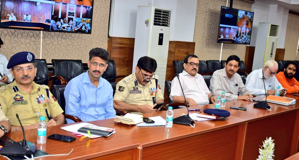 Divcomjammu's tweet image. Divisional Commissioner @Rameshkumarias & @igp_jammu Bhim Sen Tuti on Thursday reviewed the arrangements for Shri Budha Amarnathji Yatra-2025.
District Admins to ensure elaborate arrangements for smooth conduct of the holy yatra commencing on 28 July from Bhagwati Nagar Jammu.