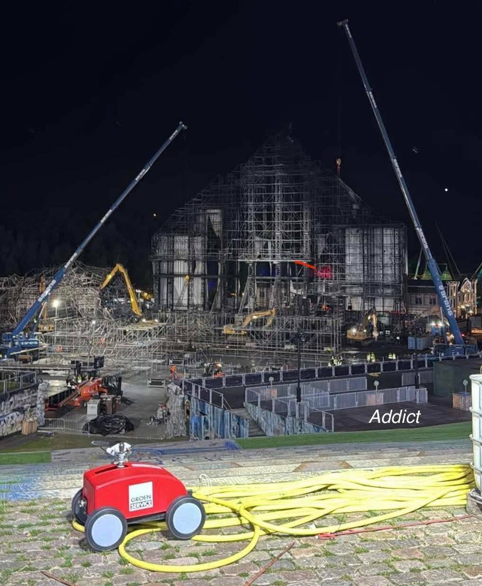 Tomorrowland mainstage re-building 🏗️

(📸 via <a href="/Festival_Leaks/">Festival Leaks</a>, Discord)