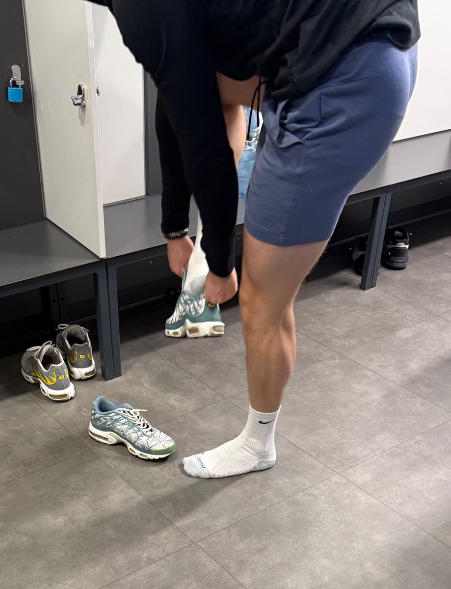 subguy_pl's tweet image. Kto ze mną na siłkę? Szukam ziomka @ohgej  🧦👟 #fetish #socks #sportswear #sneaker #sneak #nike #tn