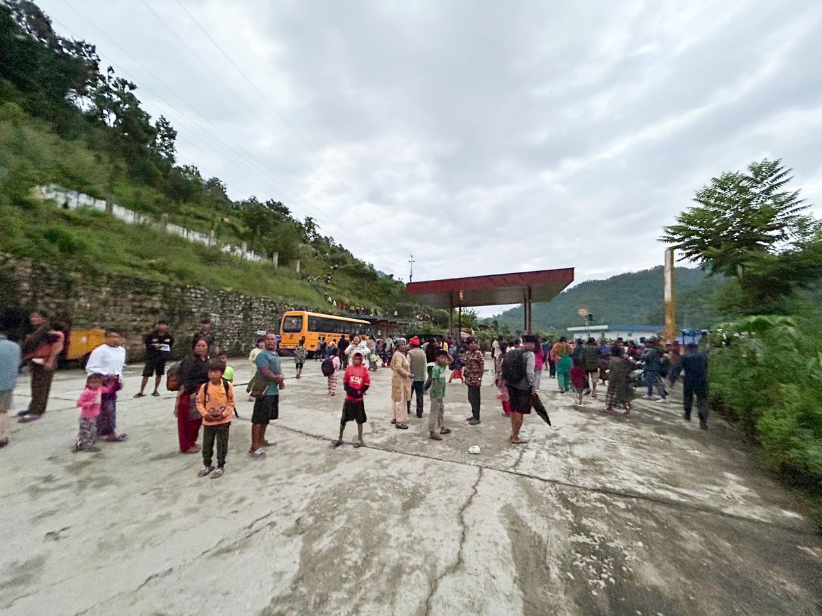 ECHO_Asia's tweet image. Disaster preparedness pays off!
When a flash flood swept across a village in rural Nepal last week, everyone was safe.
Over the past 3 years, the EU has partnered up with @people_in_need to strengthen local preparedness systems.